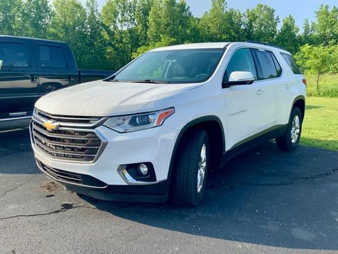Used 2020 Chevrolet Traverse LT w/ Driver Confidence II Package AWD/4WD image 4