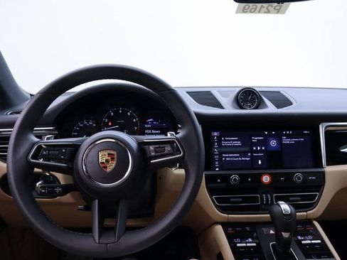 Used 2024 Porsche Macan AWD/4WD image 19