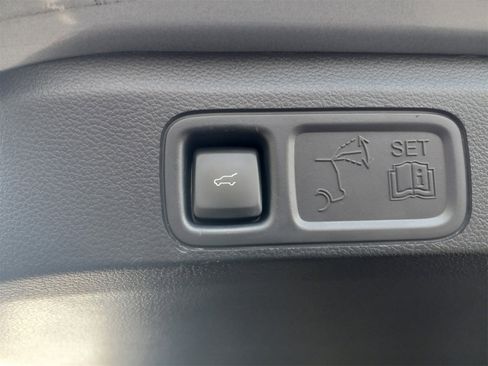 Used 2024 Ford Expedition XLT image 12