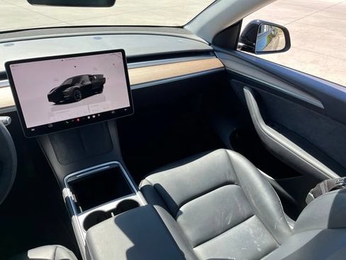 Used 2024 Tesla Model Y Long Range AWD/4WD image 9