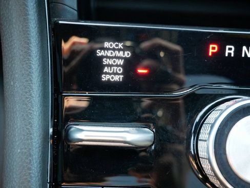 Used 2023 Jeep Grand Cherokee Overland AWD/4WD image 26