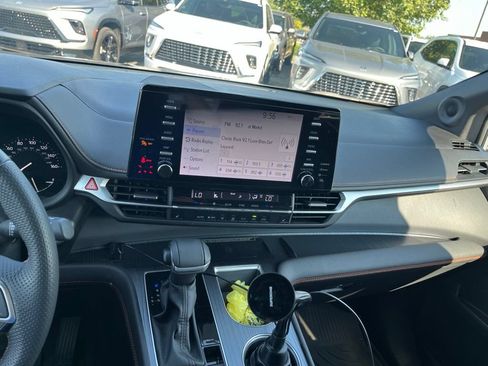 Used 2024 Toyota Sienna XSE w/ XSE Plus Package FWD image 8