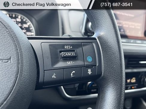 Used 2023 Nissan Rogue SV image 32