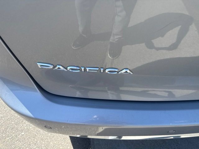 Used 2021 Chrysler Pacifica Touring-L FWD image 33