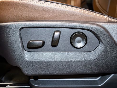 Used 2025 Chevrolet Suburban High Country image 20