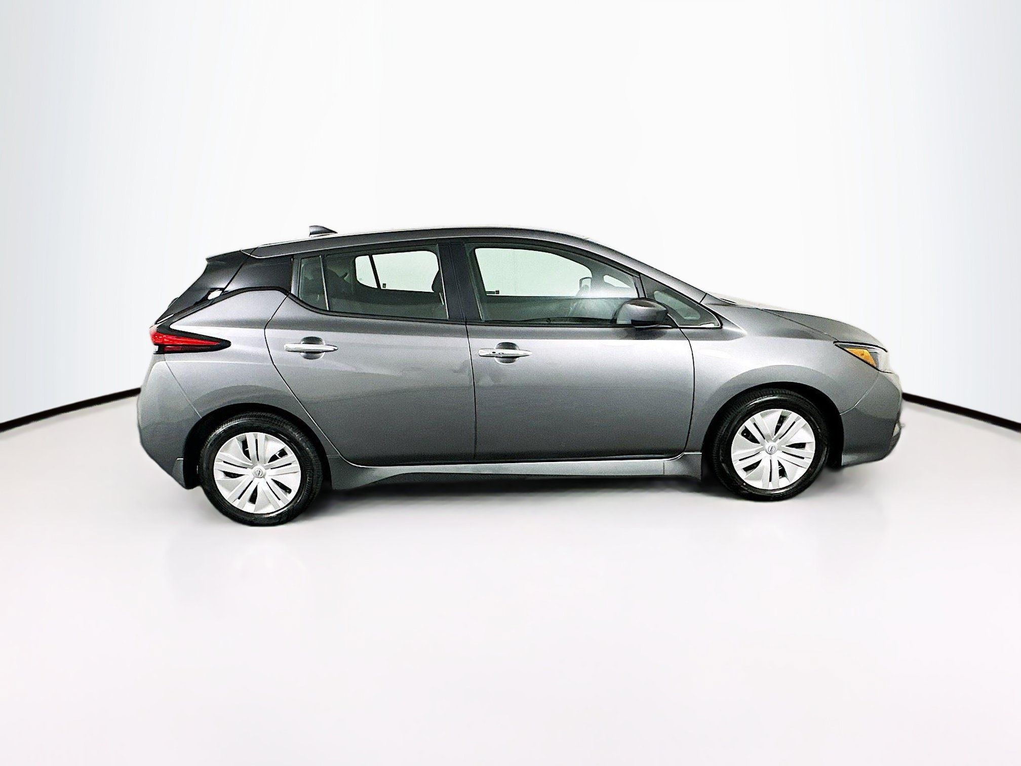 Used 2024 Nissan Leaf S FWD image 10