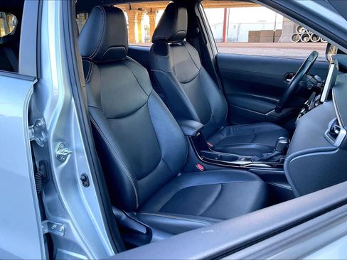 Used 2023 Toyota Corolla Cross XLE image 8