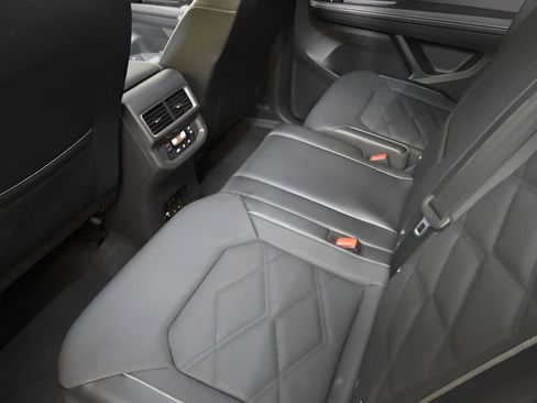 Used 2024 Volkswagen Atlas SE image 31