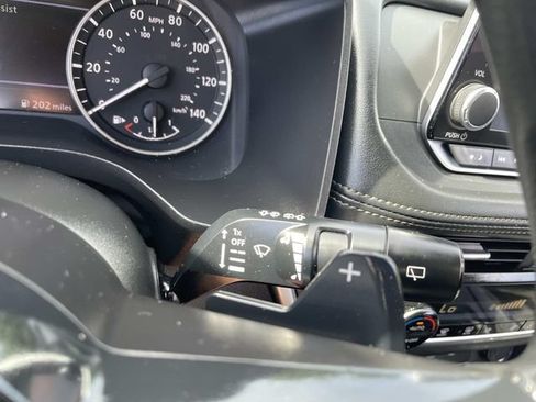 Used 2024 Nissan Rogue SV FWD image 33