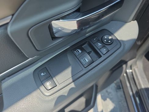 Used 2016 RAM 2500 SLT w/ Popular Equipment Group AWD/4WD image 17