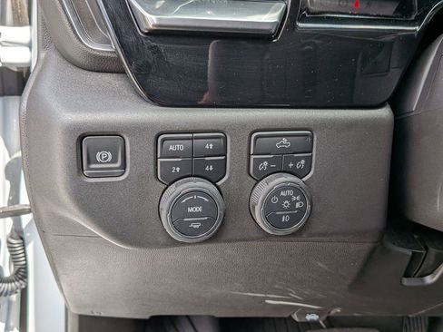 Used 2025 Chevrolet Silverado 1500 LT Trail Boss AWD/4WD image 17
