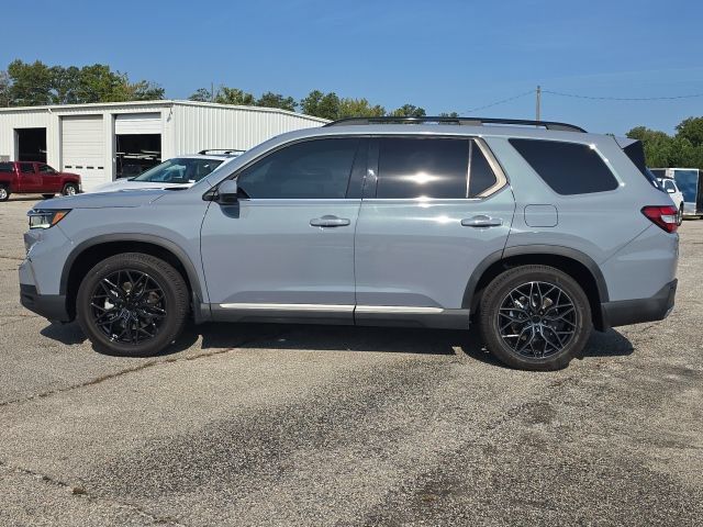 Used 2025 Honda Pilot Touring image 2
