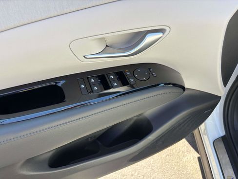 Certified 2025 Hyundai Tucson Limited AWD/4WD image 17