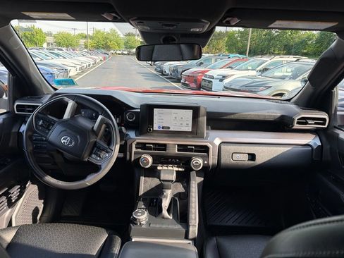 Certified 2025 Toyota 4Runner SR5 AWD/4WD image 17