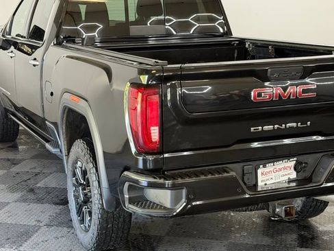 Used 2022 GMC Sierra 3500 Denali w/ Denali Black Diamond Edition AWD/4WD image 7