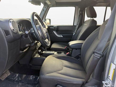 Used 2018 Jeep Wrangler Unlimited Sahara image 9