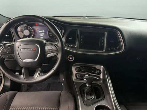 Used 2017 Dodge Challenger SXT RWD image 10