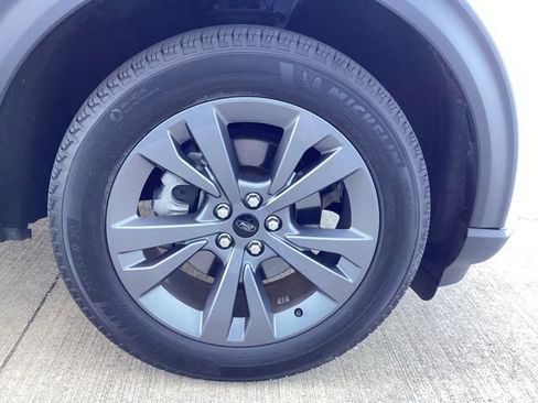 Used 2022 Ford Explorer XLT w/ Equipment Group 202A AWD/4WD image 10