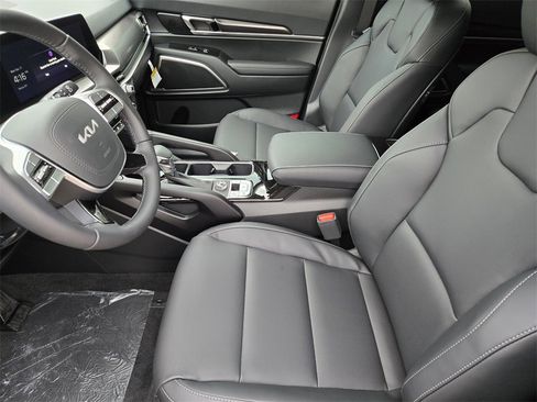 New 2025 Kia Telluride S image 9