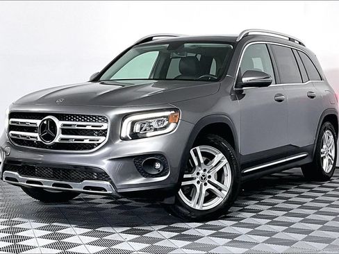 Used 2022 Mercedes-Benz GLB 250 4MATIC w/ Premium Package Lite image 2
