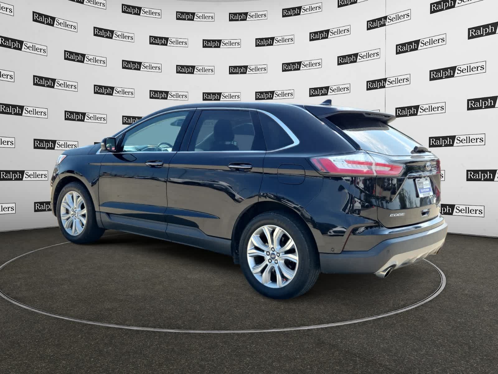 Used 2020 Ford Edge Titanium w/ Equipment Group 301A FWD image 4