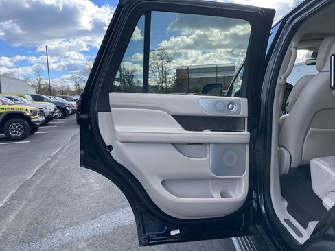 Used 2019 Lincoln Navigator Reserve w/ Cargo Package image 30
