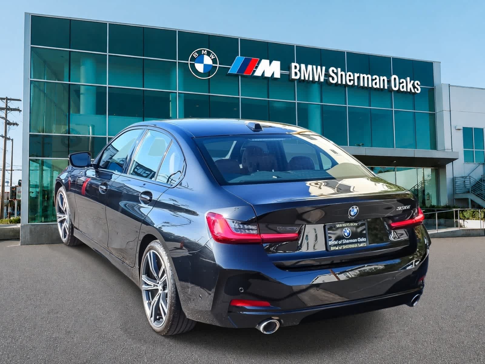 Used 2023 BMW 330i Sedan w/ Parking Assistance Package RWD image 12