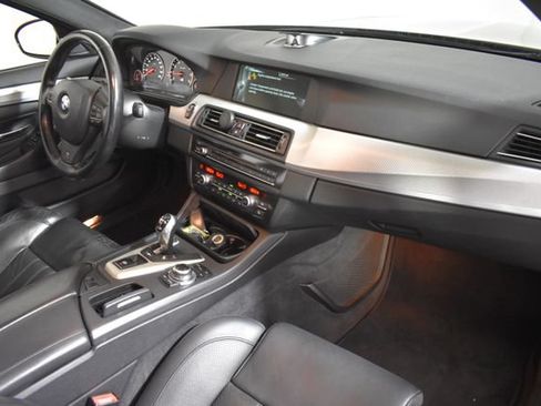 Used 2013 BMW M5 RWD image 39