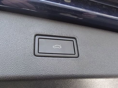 Used 2022 Volkswagen Tiguan SE image 28