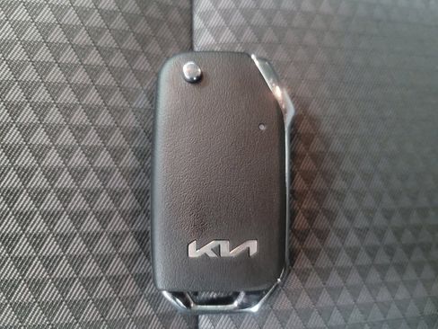 Used 2025 Kia Soul LX image 32