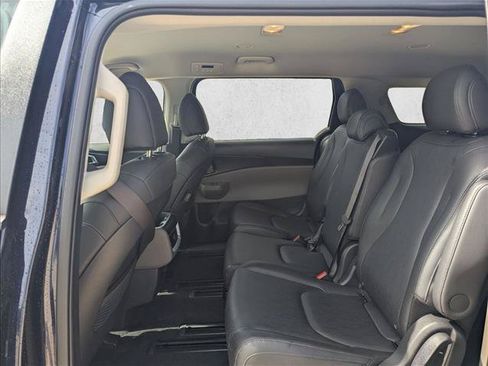 Used 2026 Kia Carnival FWD image 13