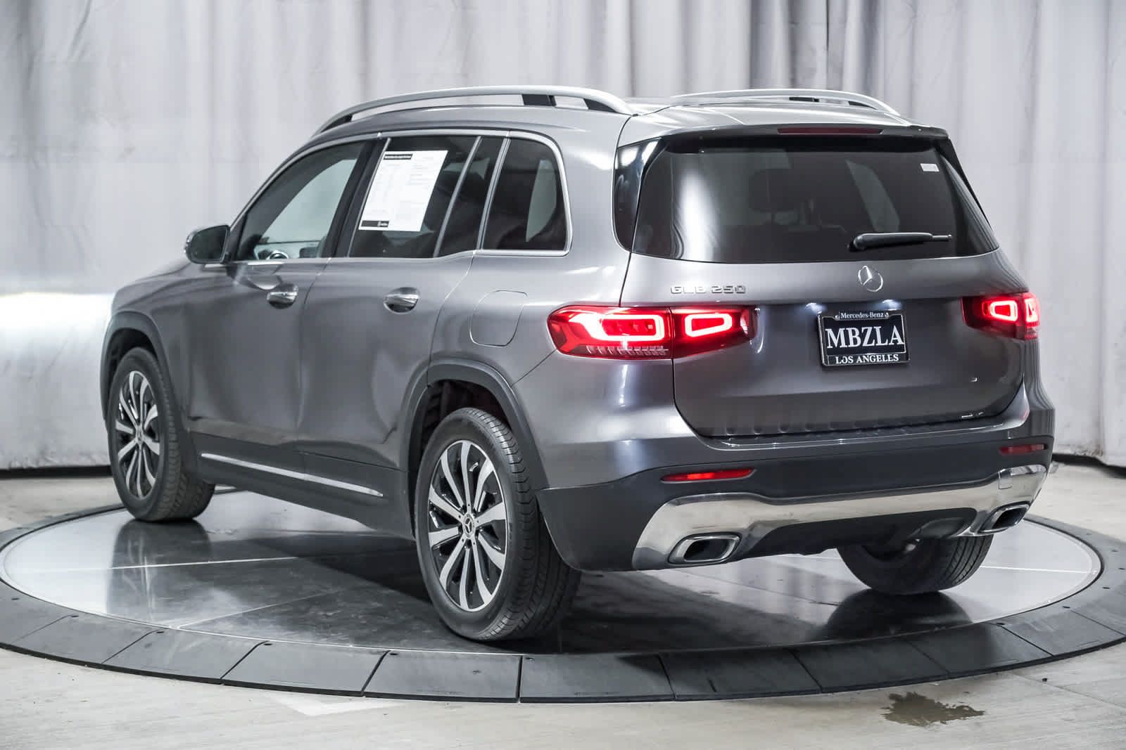 Used 2022 Mercedes-Benz GLB 250 image 2