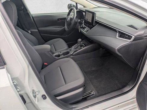 Used 2025 Toyota Corolla LE image 18