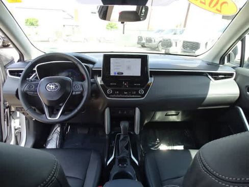 Used 2025 Toyota Corolla Cross XLE w/ Convenience Package AWD/4WD image 23