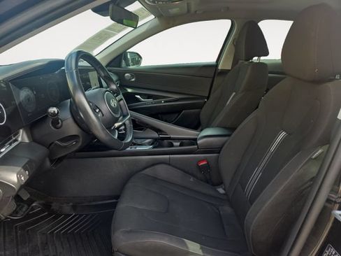 Used 2024 Hyundai Elantra SEL w/ Convenience Package FWD image 9