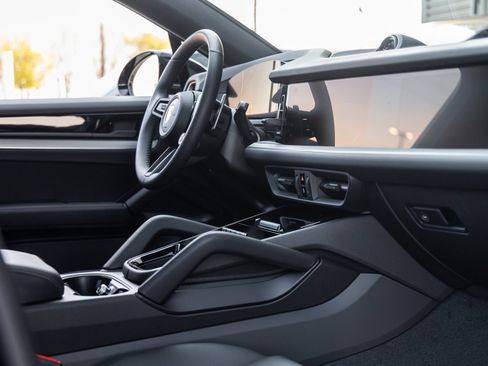 Certified 2026 Porsche Cayenne Coupe AWD/4WD image 44