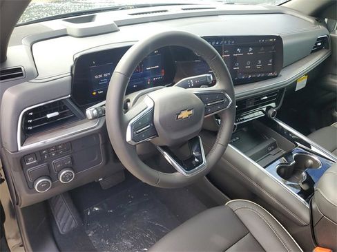 New 2025 Chevrolet Suburban Premier image 11