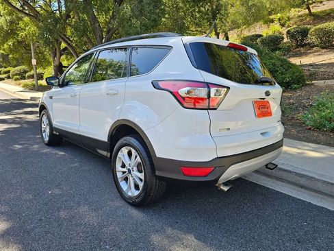 Used 2018 Ford Escape SE w/ SE Sync 3 Package AWD/4WD image 5