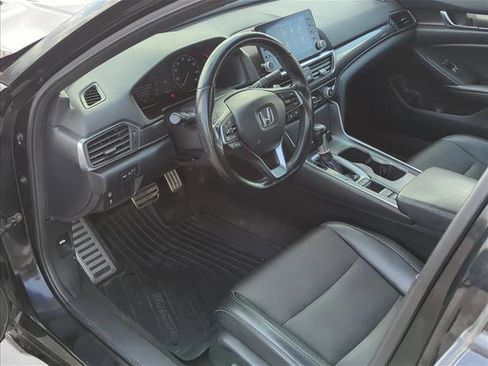 Used 2018 Honda Accord Sport image 11