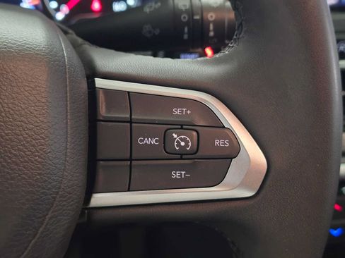 Used 2024 Jeep Compass Latitude AWD/4WD image 31