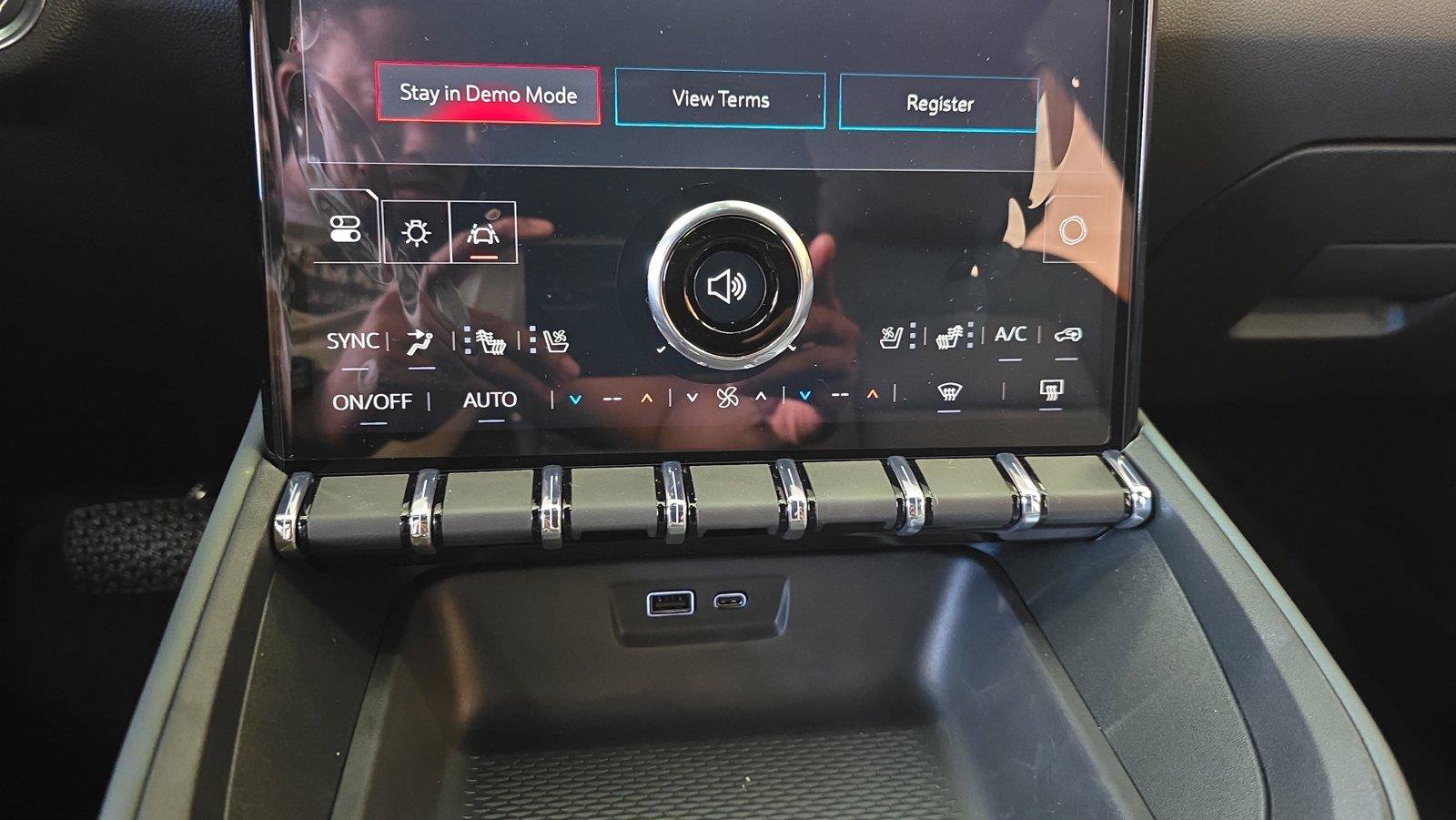New 2027 GMC Terrain AT4 w/ Convenience Package III AWD/4WD image 24