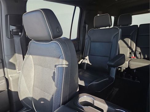 Used 2023 Chevrolet Suburban Premier image 30