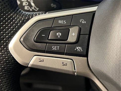 Certified 2022 Volkswagen Atlas SEL R-Line image 22