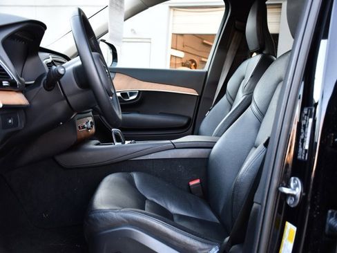 Certified 2023 Volvo XC90 B5 Plus w/ Protection Package Premier image 11