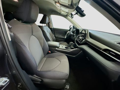 Used 2024 Toyota Highlander LE image 33