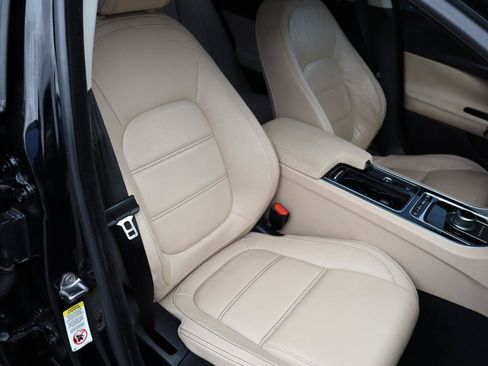 Used 2018 Jaguar XE Prestige RWD image 15