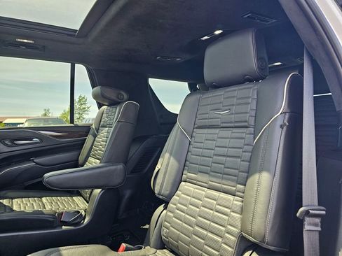 Used 2022 Cadillac Escalade Sport Platinum w/ LPO, ONYX Package AWD/4WD image 20