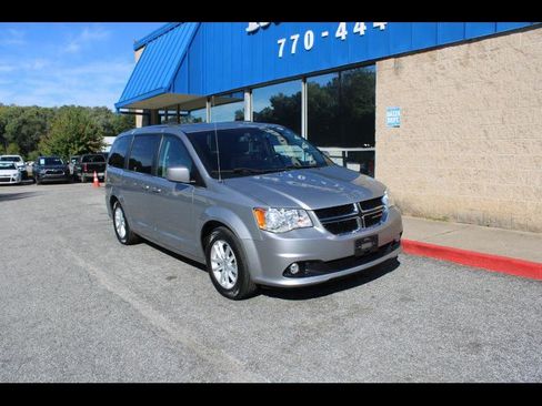 Used 2018 Dodge Grand Caravan SXT image 1