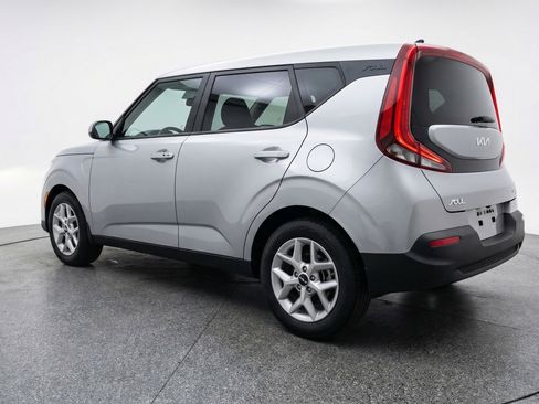 Used 2025 Kia Soul LX w/ LX Technology Package image 6