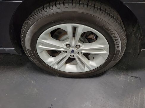 Used 2018 Ford Taurus SEL w/ Equipment Group 201A image 11